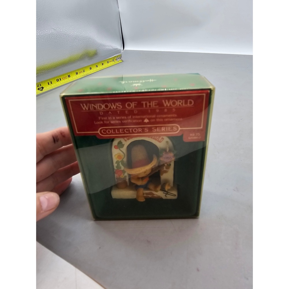 1985 Hallmark Windows of the World Feliz Navidad Ornament QX490-2 Vintage